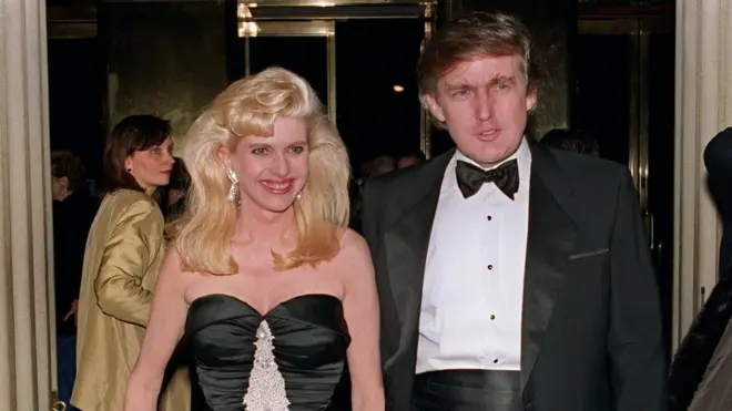 Donald Trump y su exesposa, Ivana, en 1989 cuando sus negocios estaban perdiendo millones cada año.