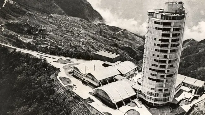 A un lado de la montaña, Caracas; al otro, el Caribe. (Foto: Colección Sanabria)