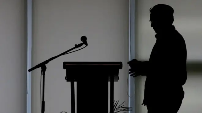 Siluet Dewan Pengarah Badan Ideologi Pembinaan Pancasila (BPIP) Mahfud MD bersiap untuk menyampaikan orasi kebangsaan di Sanggar Prativi Building, Jakarta, Selasa (31/7).