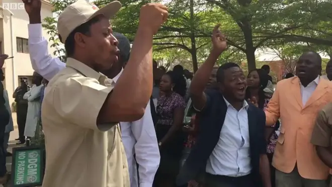 Union dey protest NHIS oga wey Buhari recall