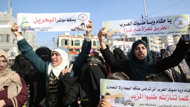 فلسطینی علاقوں میں بحرین میں ہونے والی دو روزہ کانفرنس کے خلاف احتجاج ہو رہے ہیں۔