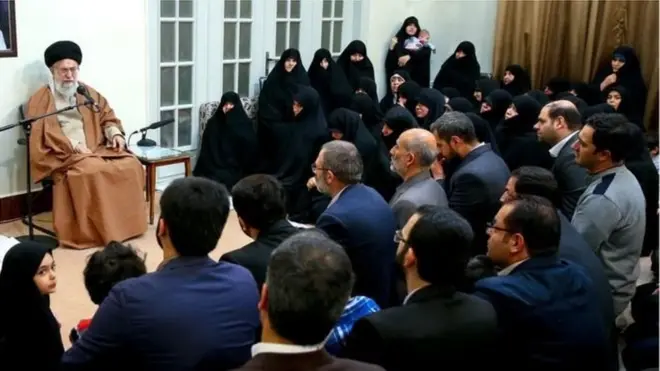 ایت الله علي خامنايي له هغه راهیسې چې د پنجشنبې پر ورځ مظاهرې پیل شوې، د لومړي ځل لپاره خبرې کولې.