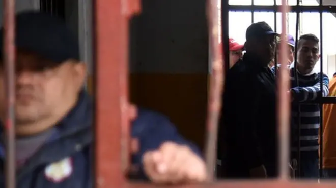 Международные правозащитные организации резко критикуют бразильские тюрьмы за переполненность: страна на четвертом место в мире по числу заключенных