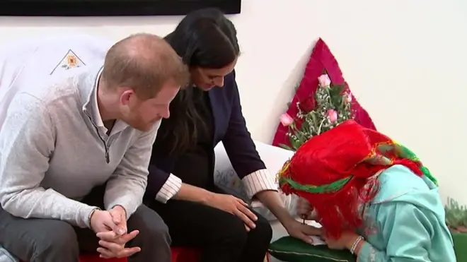 زوجة الأمير البريطاني هاري توشم بالحناء بالمغرب