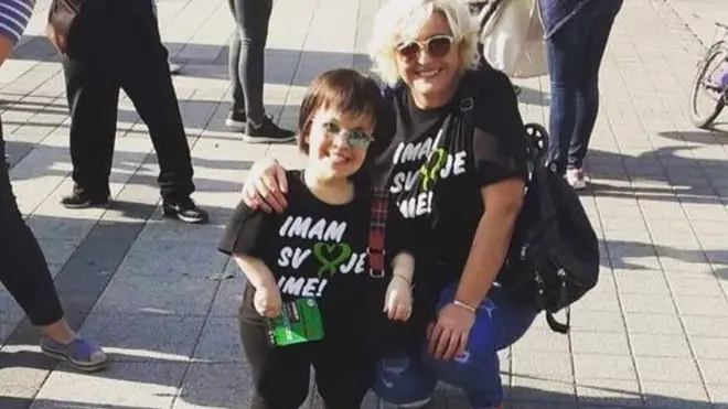 „Mama je rekla da je došla sa ćerkom, a sestra iza šaltera ju je pitala: „A gde vam je ćerka". Nije me videla iza šaltera"