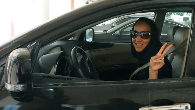 منال الشريف لعبت دورا بارزا في الحملة التي طالبت بمنح السعوديات حق قيادة السيارات