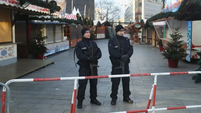 Media menyebutkan identitas warga Tunisia ditemukan di gerbong truk yang menabrak pasar Natal di Berlin.