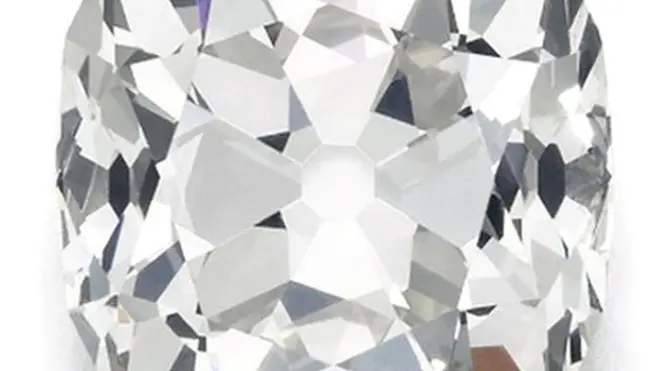 Бриллиант не слишком играл светом все 30 лет, что он провел на пальце жительницы западного Лондона