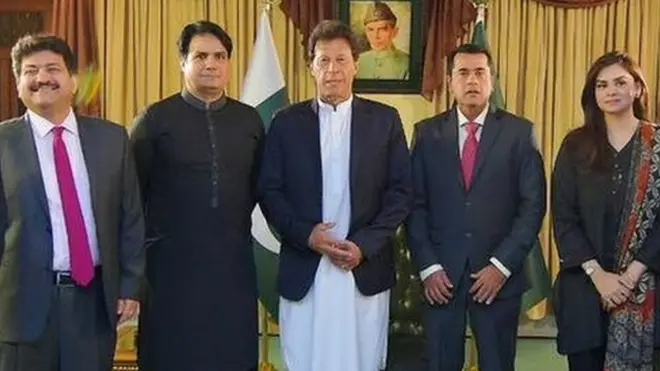 وزیرِ اعظم عمران خان نے صحافیوں کے سوالوں کے جواب بڑے تحمل سے دیے اور کئی موضوعات پر بات کی
