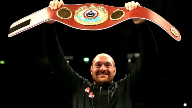 تایسون فیوری قهرمان سنگین‌وزن بوکس جهان