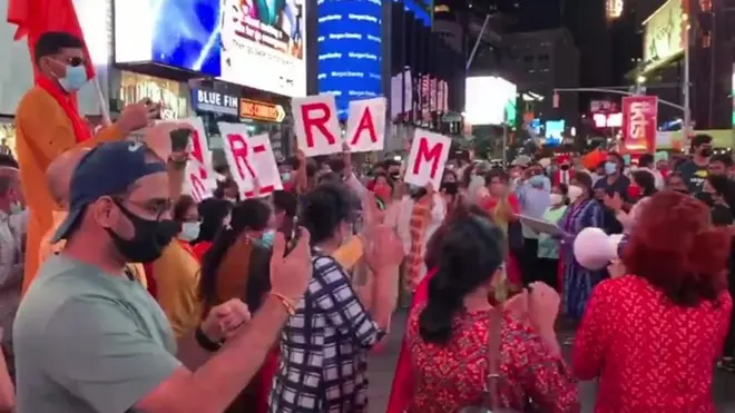 अमरीका में भारतीय मूल के क़रीब 45 लाख लोग रहते हैं.