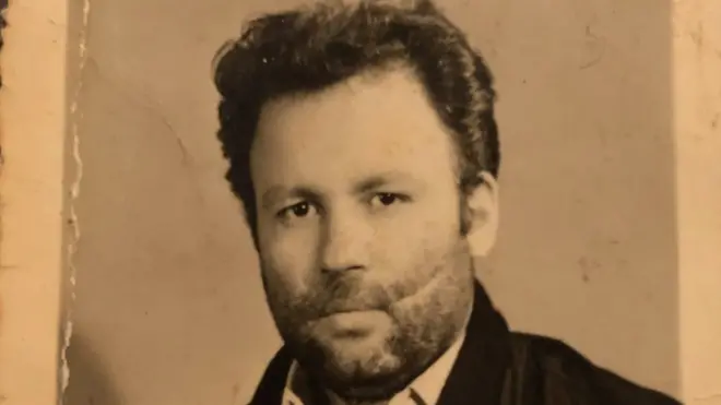 “أراني مسدسا وقال إنه اضطر إلى تصفية صديق”