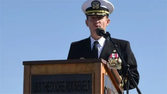 Thuyền trưởng USS Theredore Roosevelt Brett Crozier đã viết một bức thư gay gắt, kêu gọi hành động