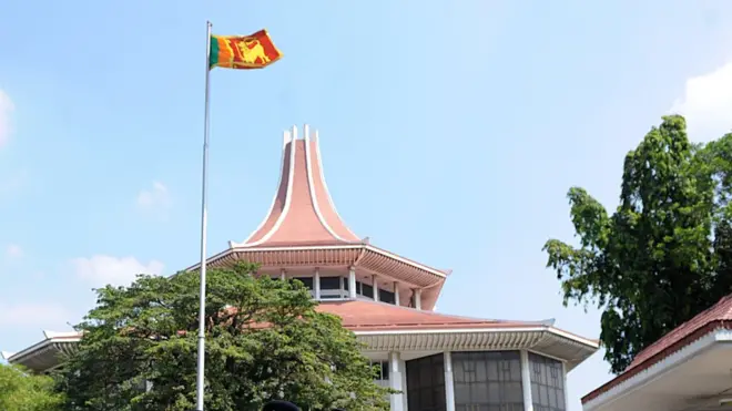 අදාළ පෙත්සමේ වග උත්තරකරුවන් ලෙස මුදල් අමාත්‍ය රවී කරුණානායක, මුදල් අමාත්‍යංශ ලේකම් සහ නීතිපතිවරයා නම් කර තිබේ