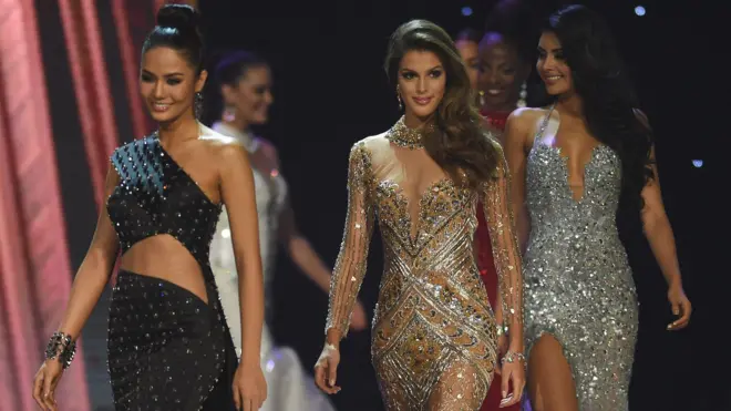 د ښکلا ملکه د غاښونو ډاکټره ده