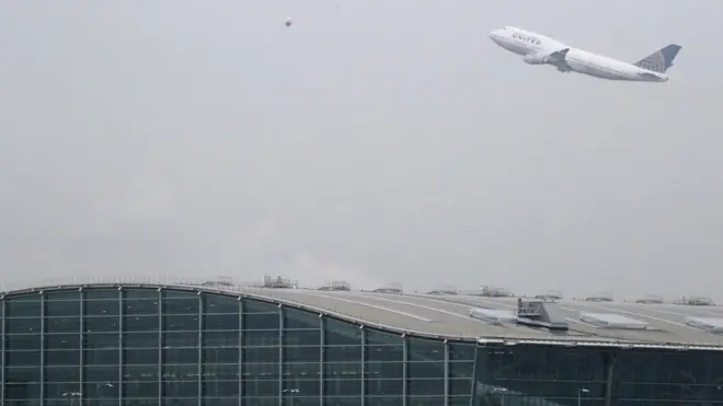 Сейчас в аэропорту Хитроу две взлетно-посадочных полосы