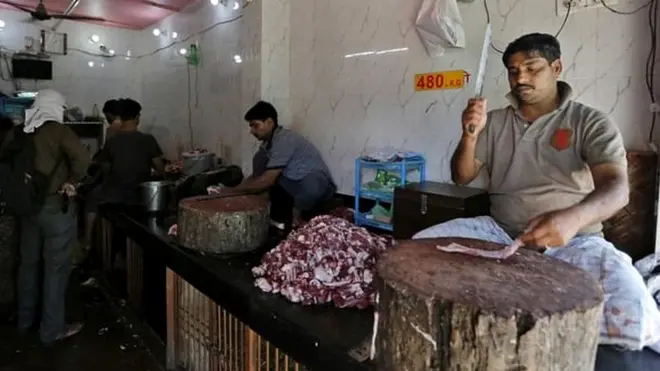 حکومتوں کے اس فیصلے کا اثر ملک کے مختلف علاقوں پر پڑ رہا ہے۔ اس سے گوشت کی سپلائی بری طرح سے متاثر ہوئی اور کئی علاقوں میں بڑے ہوٹل بند ہوگئے ہیں