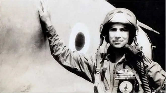 अपने मिग21 विमान के साथ विंग कमांडर बिश्नोई