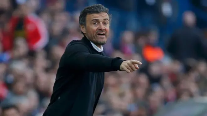 Luis Enrique seguirá al frente del Barcelona por tres meses más.