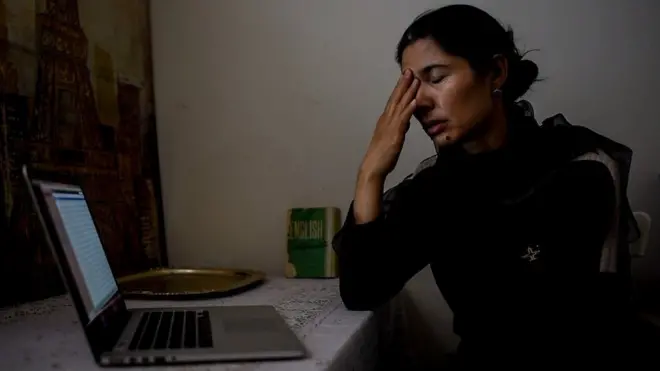 Турсуной ўзига таниш лагер тасвирларини кўрганида кўзларидан ёшларини тия олмайди