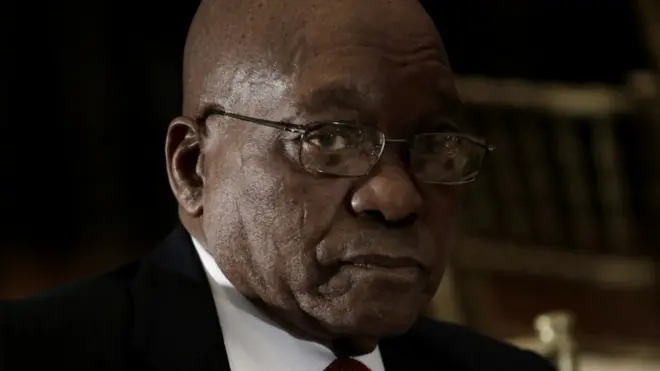 L'ex-médiatrice cherchaient aussi à définir les liens entre le chef de l'État et les hommes d'affaires.