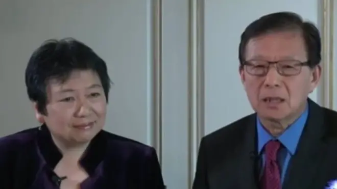 美國之音節目主持人龔小夏（左）和東方（右）