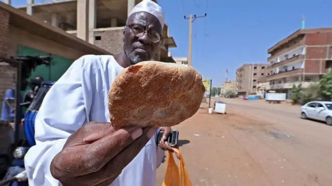 "رغيف الخبز صار يساوي 33 جنيها بدلا من 5 جنيهات قبل شهور قليلة"