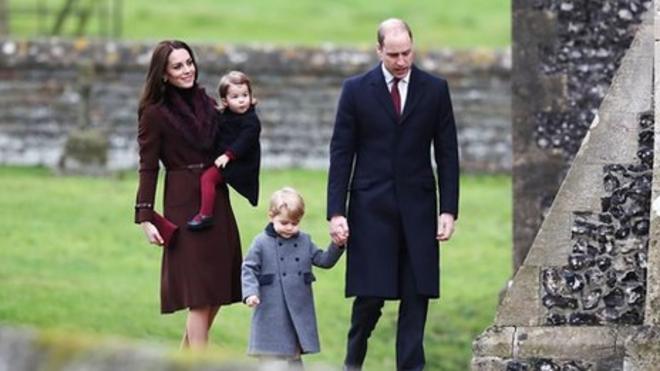 威廉凱特周日帶著喬治小王子與夏洛特小公主參加聖誕日活動。