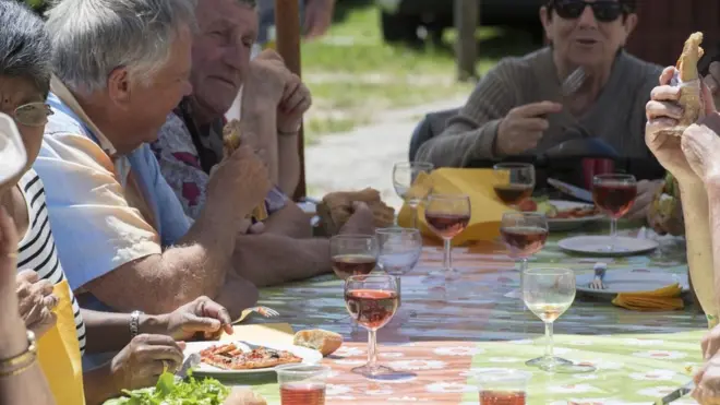 歐西坦語在法國南部、意大利西北部和西班牙北部的部分地區仍在使用。