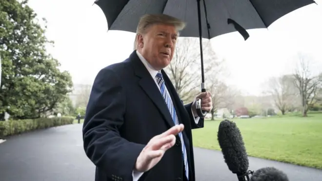 도널드 트럼프 대통령은 28일(현지시간) 기자들에게 일부 지역의 '봉쇄를 고려 중'이라고 말했다