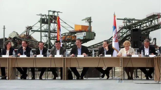 Prva vlada Aleksandra Vučića slavila je rođendan „u društvu" kolubarskih bagera i kopača