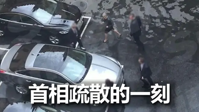 英国首相从议会疏散的一刻