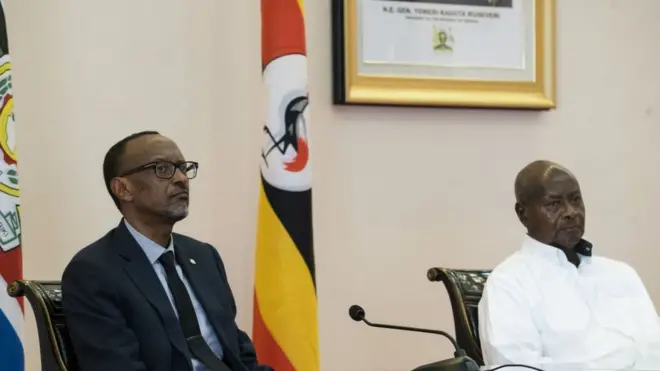 Rais Paul Kagame wa Rwanda na Rais Yoweri Mseveni wa Uganda