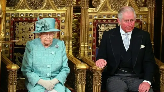 Nữ hoàng Elizabeth II và con trai trưởng, thái tử Charles trong lễ khai mạc Quốc hội Anh nhiệm kỳ 2019-24