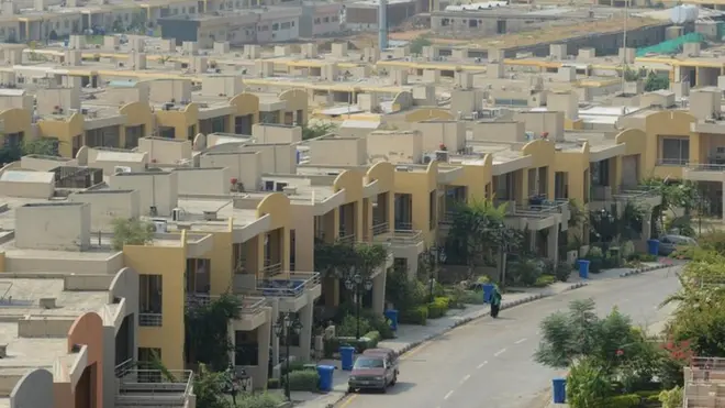 سپیکر پنجاب اسمبلی اور سابق وزیرِ اعلیٰ چار دسمبر کو بحریہ ٹاؤن کی زمین کی فروخت کے حوالے سے عدالت میں پیش ہوں گے