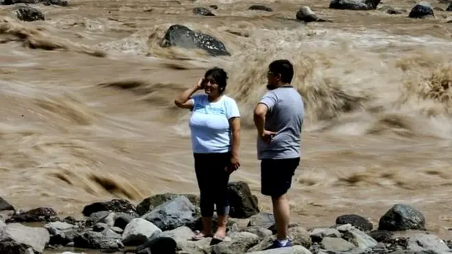 حکام کا کہنا ہے کہ جب تک دریا میں قدرے شفاف پانی نہیں بہتا اس وقت تک شہر کے بیشتر علاقوں تک پانی کی سپلائی بحال نہیں کی جا سکتی
