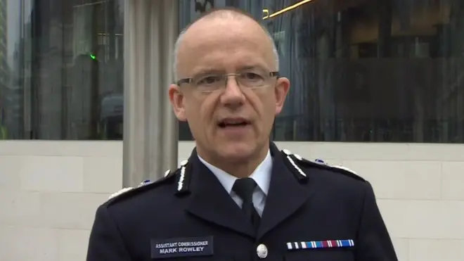 اسسٹنٹ ڈپٹی کمشنر مارک راؤلی نے کہا کہ اس حملے میں 50 افراد زخمی ہو گئے تھے جن میں سے دو کی حالت اب تک نازک ہے