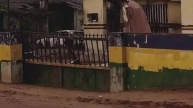 Ọkụ gbara ụlọọrụ ndị uweojii n'Amandugba