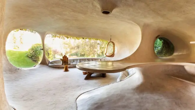 جولة داخل منازل فنانين وكتّاب بارزين