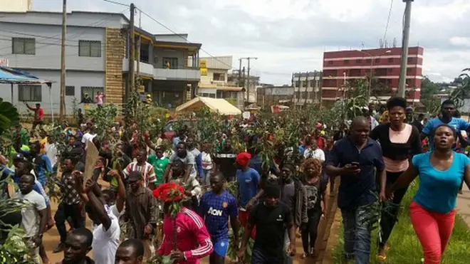 Fin septembre, entre 30 et 50 000 séparatistes ont manifesté à Bamenda selon un décompte de l'organisation International Crisis Group (ICG), soit la plus grande manifestation depuis février 2008.