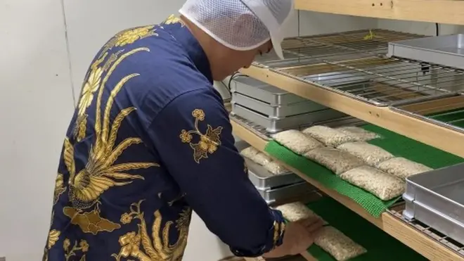 Tempe-tempe produksi Miyazaki juga dipasarkan di sebuah tempat yang menjual produk-produk lokal daerah itu.