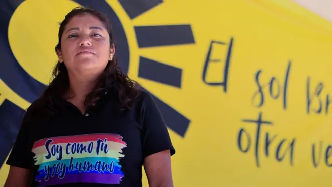Sintija Huarez je kandidatkinja na lokalnim izborima u Akapulku nakon što je njen prijatelj, poznati aktivista za prava homoseksualaca, ubijen tokom predizborne kampanje