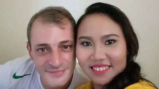 انتقل نجار، الذي كان يعمل في السويد، إلى الفلبين للزواج من خطيبته الفلبينية