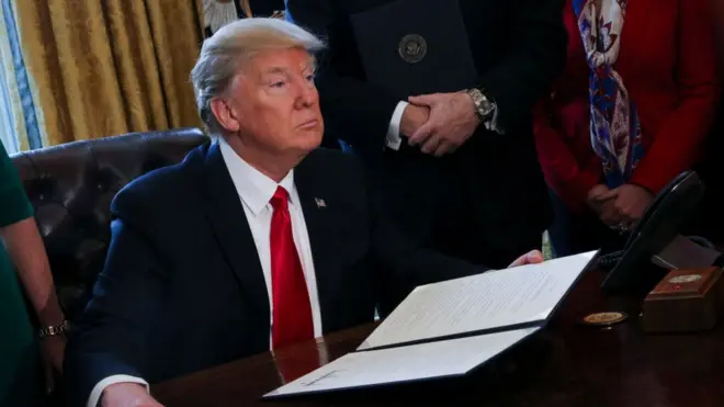 Сам Дональд Трамп содержащуюся в документе информацию назвал ложью