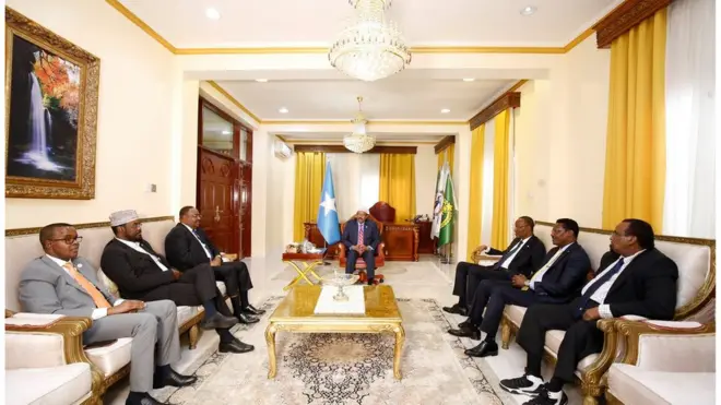 Kulankan ayaa ka dhacay Villa Somalia, waxaana ku kulansan Madaxweynaha Dawladda Federaalka, Maamul goboleeddada iyo gobolka Banaadir.