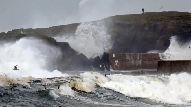 Волны в Северной Ирландии
