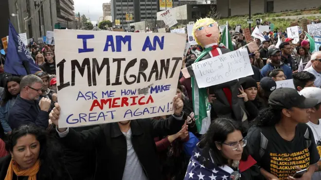 ผู้ประท้วงนโยบายคนเข้าเมืองของสหรัฐฯ