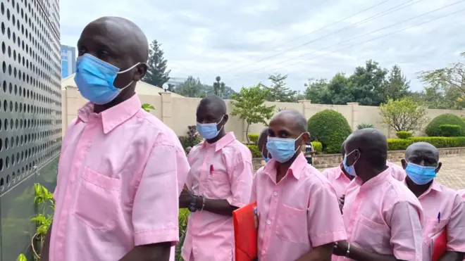 Ababurana binjira mu cyumba cy'urukiko kuri uyu wa mbere, Nsabimana Callixte 'Sankara' ari hagati