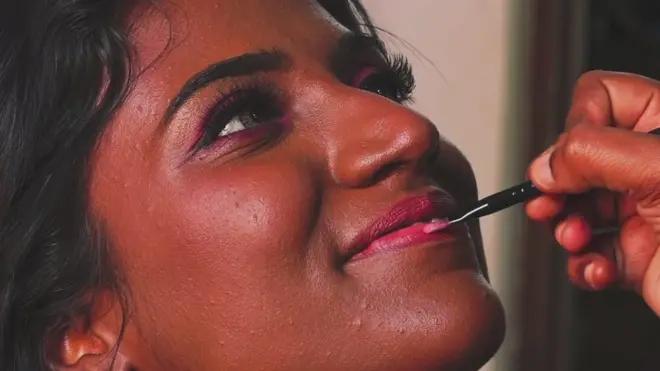 "ألا يمكن أن تكون الفتاة السمراء جميلة؟"