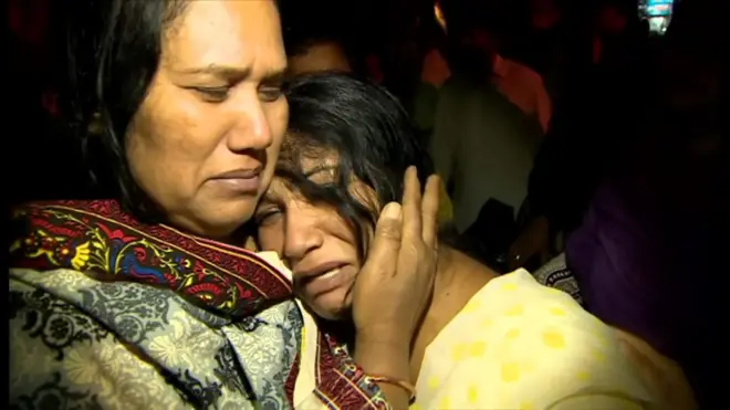 パキスタンの公園で自爆攻撃か　60人以上死亡